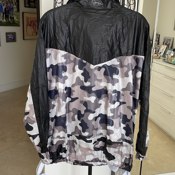 NEW JOCELYN PULLOVER WINDBREAKER IN GREY CAMOUFLAGE - Picture 9 of 9